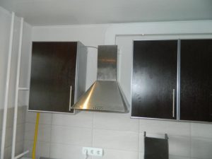 Установка вытяжки на кухне в Еманжелинске