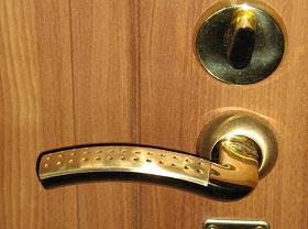 Замена дверной ручки входной двери в Еманжелинске